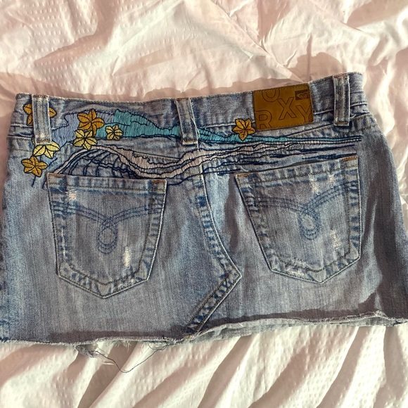 Y2K Roxy mini skirt - Picture 2 of 4